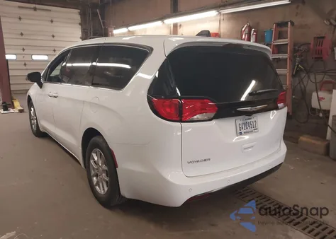 2026 Chrysler Voyager Lx из США, поврежденный, VIN 2C4RC1CG4TR192577